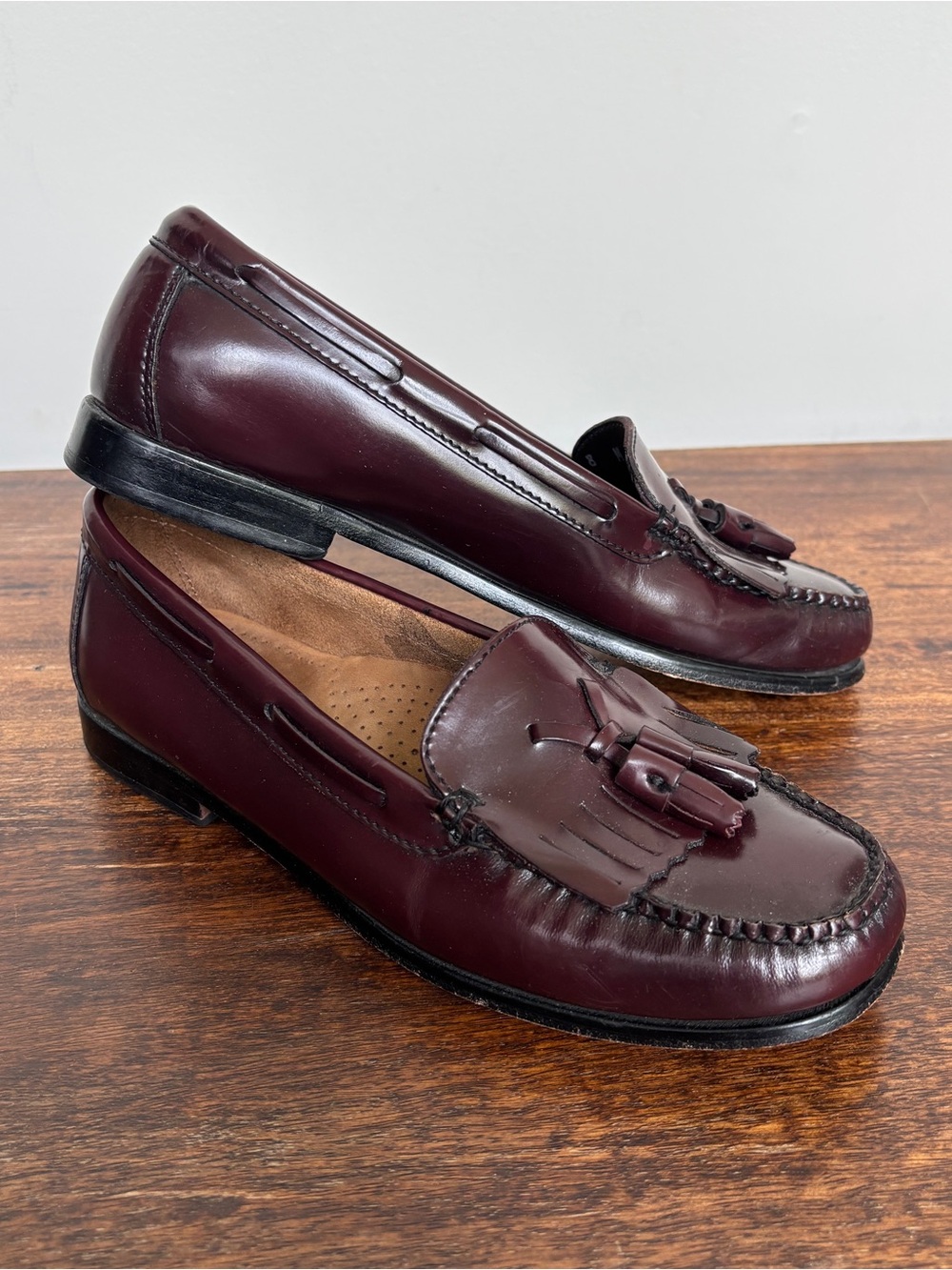 G.H. Bass Women's Tassle Loafer 8M, Burgundy Leather Preppy, Classic